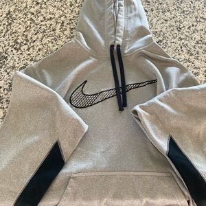 Men Nike Thermafit Sweatshirt Gray Medium